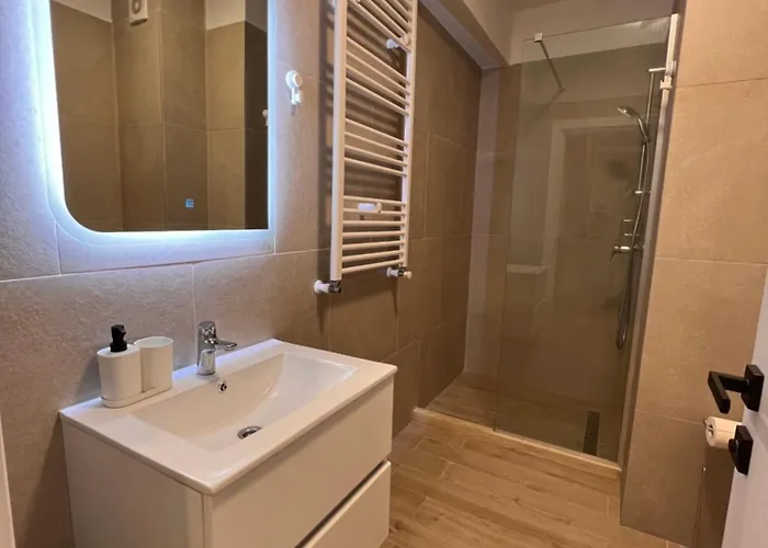 Damar Infinity And Pool Mamaia- Private Parking