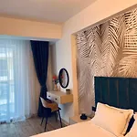 Damar Infinity And Pool Mamaia- Private Parking *