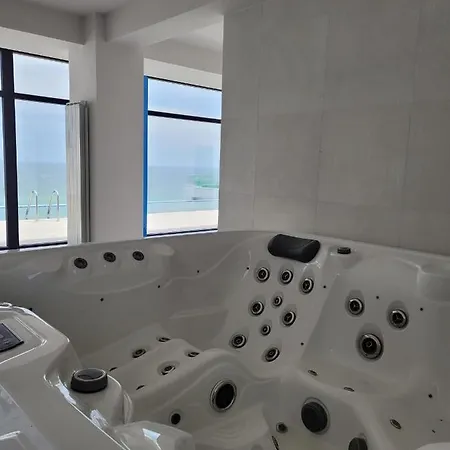 Damar Infinity And Pool Mamaia- Private Parking דירה