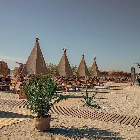 Damar Infinity And Pool Mamaia- Private Parking アパート