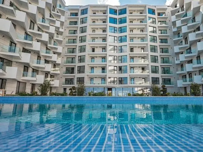 Damar Infinity And Pool Mamaia- Private Parking アパート ナボダリ