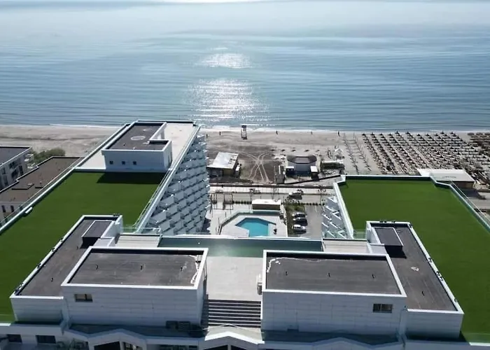 Damar Infinity And Pool Mamaia- Private Parking アパート