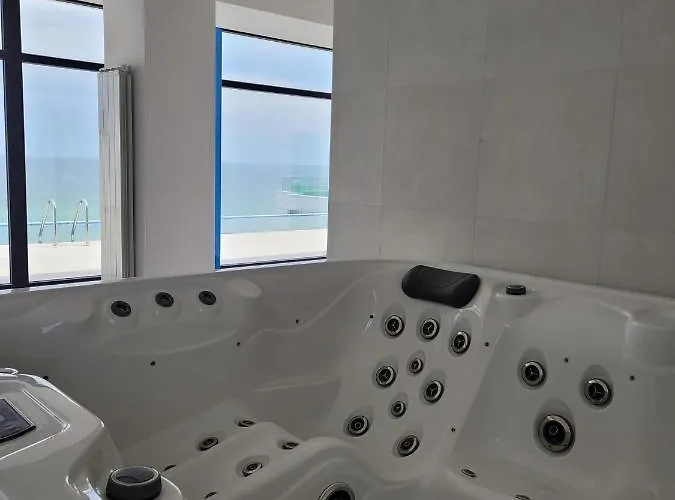 Damar Infinity And Pool Mamaia- Private Parking アパート